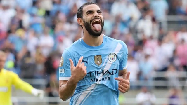 รายาน-ไอต์-นูรี-แบ็กซ้ายจอมพริ้วของเรือใบสีฟ้า