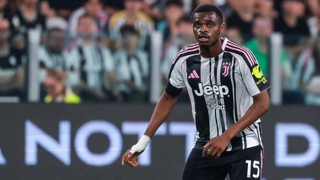 ปิแอร์-คาลูลู-แนวรับสุดแกร่งของทัพเลส์-เบลอส์